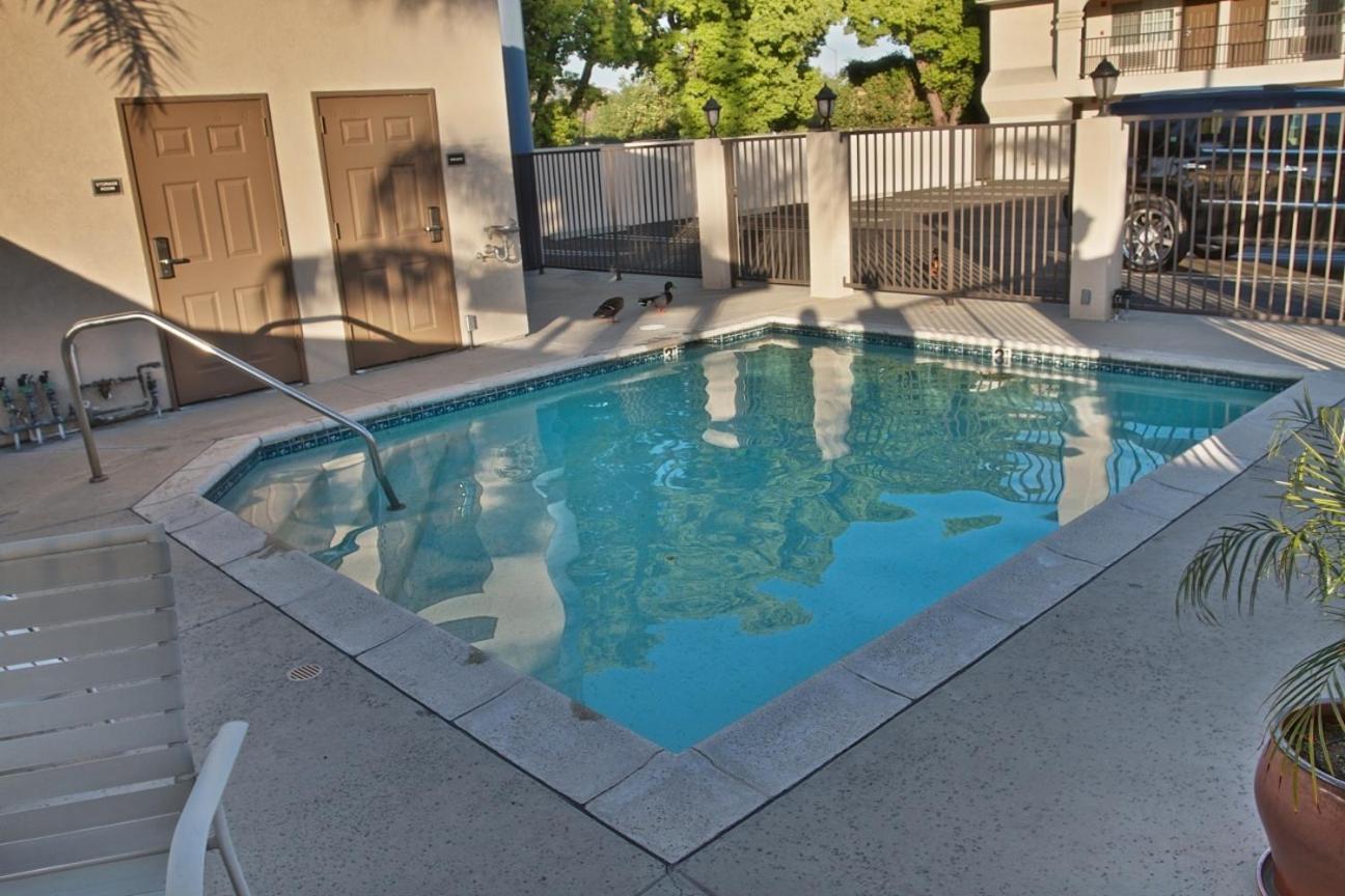 Burbank Inn And Suites Udogodnienia zdjęcie